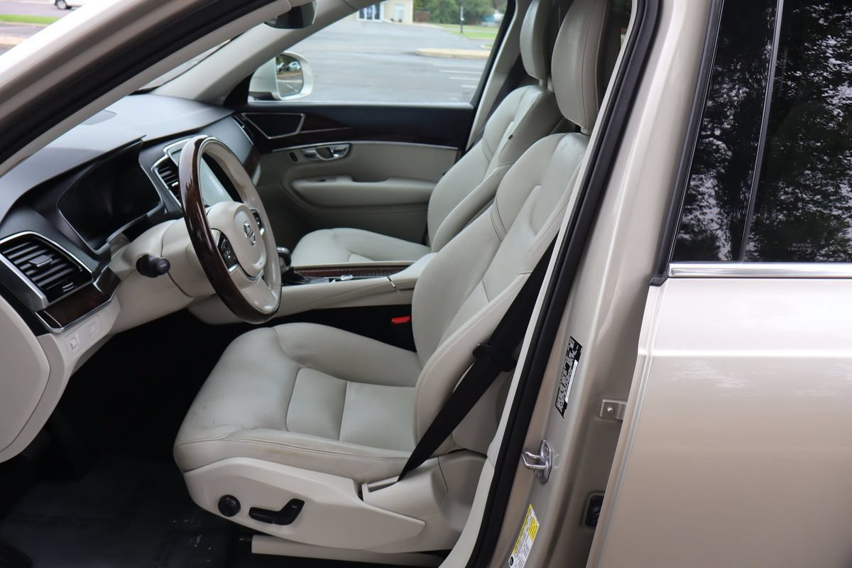 Used 2016 Volvo XC90 T6 Momentum w/ Momentum Plus Package AWD/4WD image 19