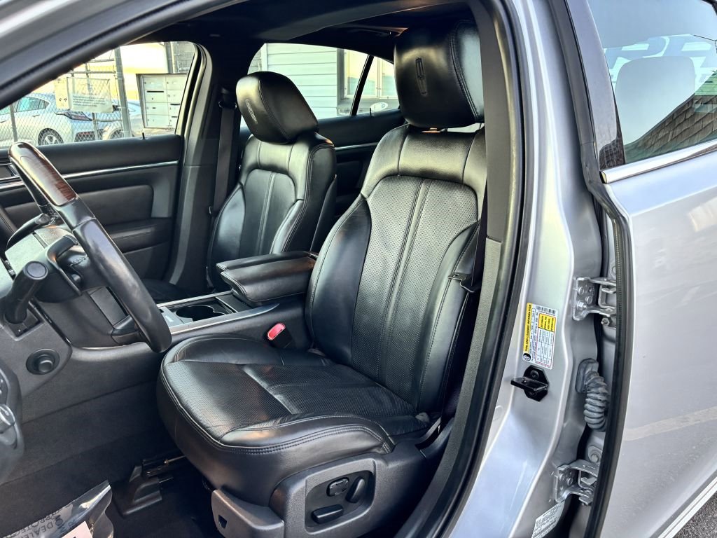 Used 2010 Lincoln MKS AWD image 13