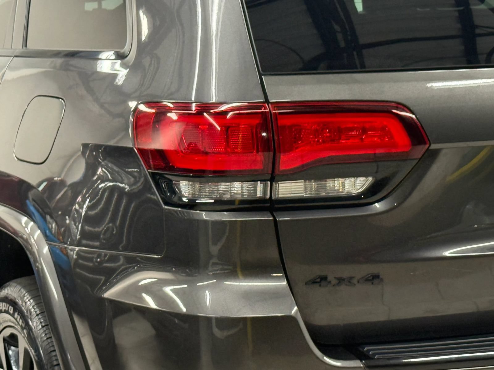 Used 2018 Jeep Grand Cherokee Altitude AWD/4WD image 12