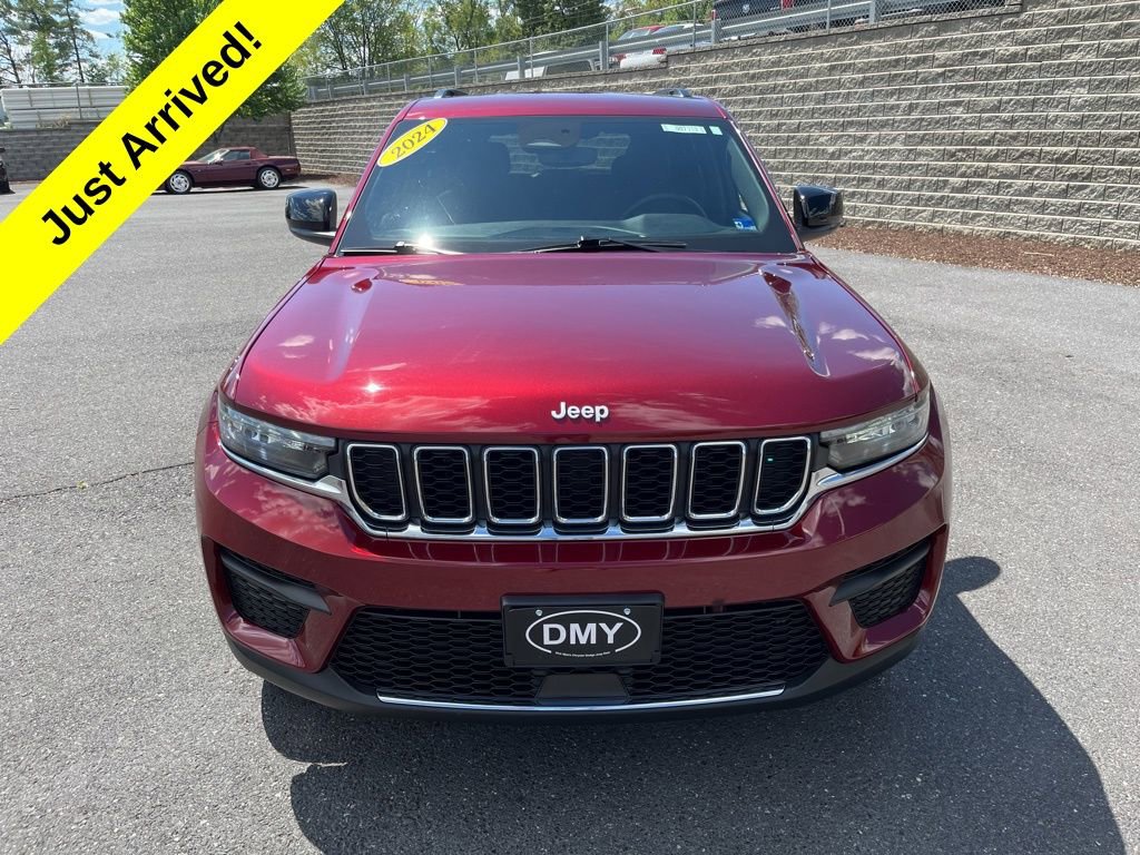 Used 2024 Jeep Grand Cherokee Laredo w/ Trailer Tow Package image 4