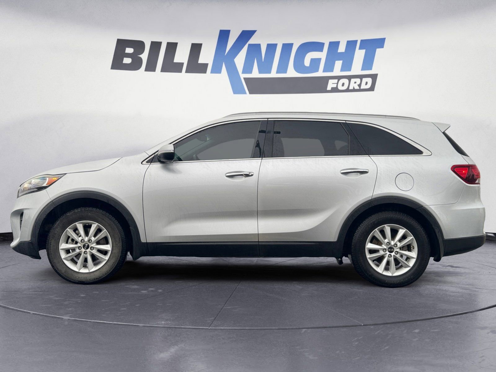 Used 2019 Kia Sorento LX w/ LX Convenience Package image 2