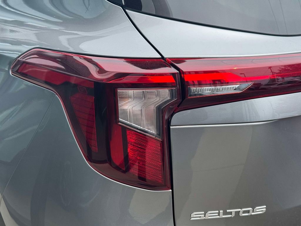 Used 2024 Kia Seltos LX AWD/4WD image 9