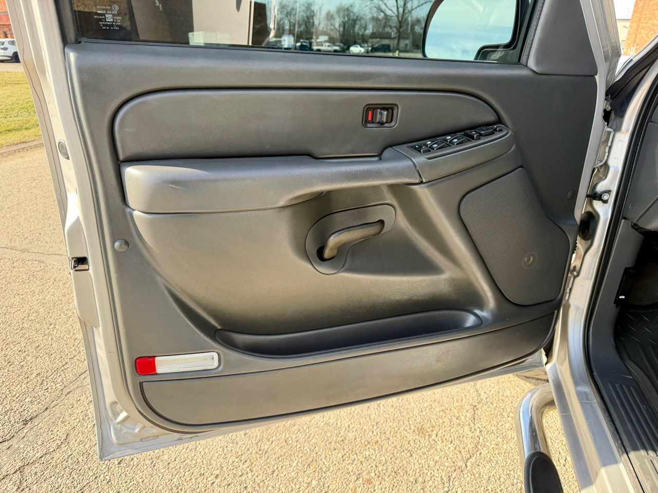 Used 2007 Chevrolet Silverado 1500 LT w/ Crew Cab Value Package image 16