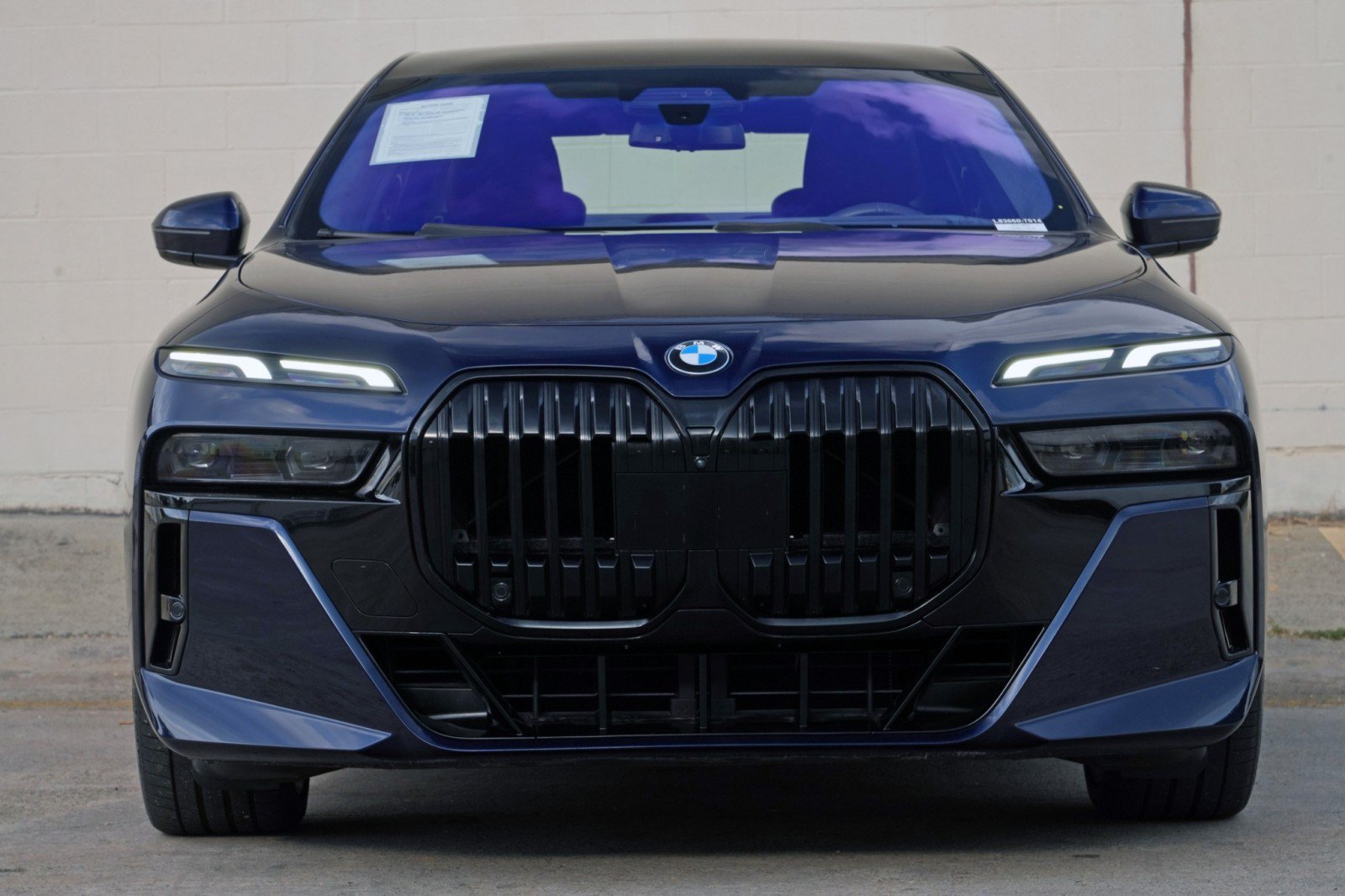 Used 2023 BMW 760i xDrive AWD/4WD image 7