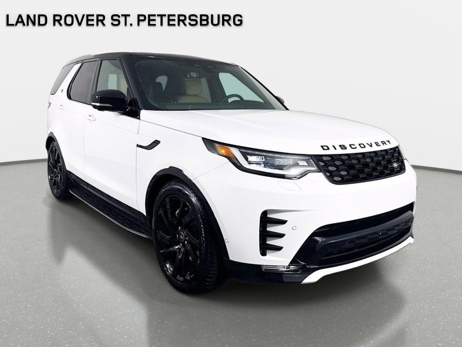 Used 2025 Land Rover Discovery Dynamic SE AWD/4WD image 3