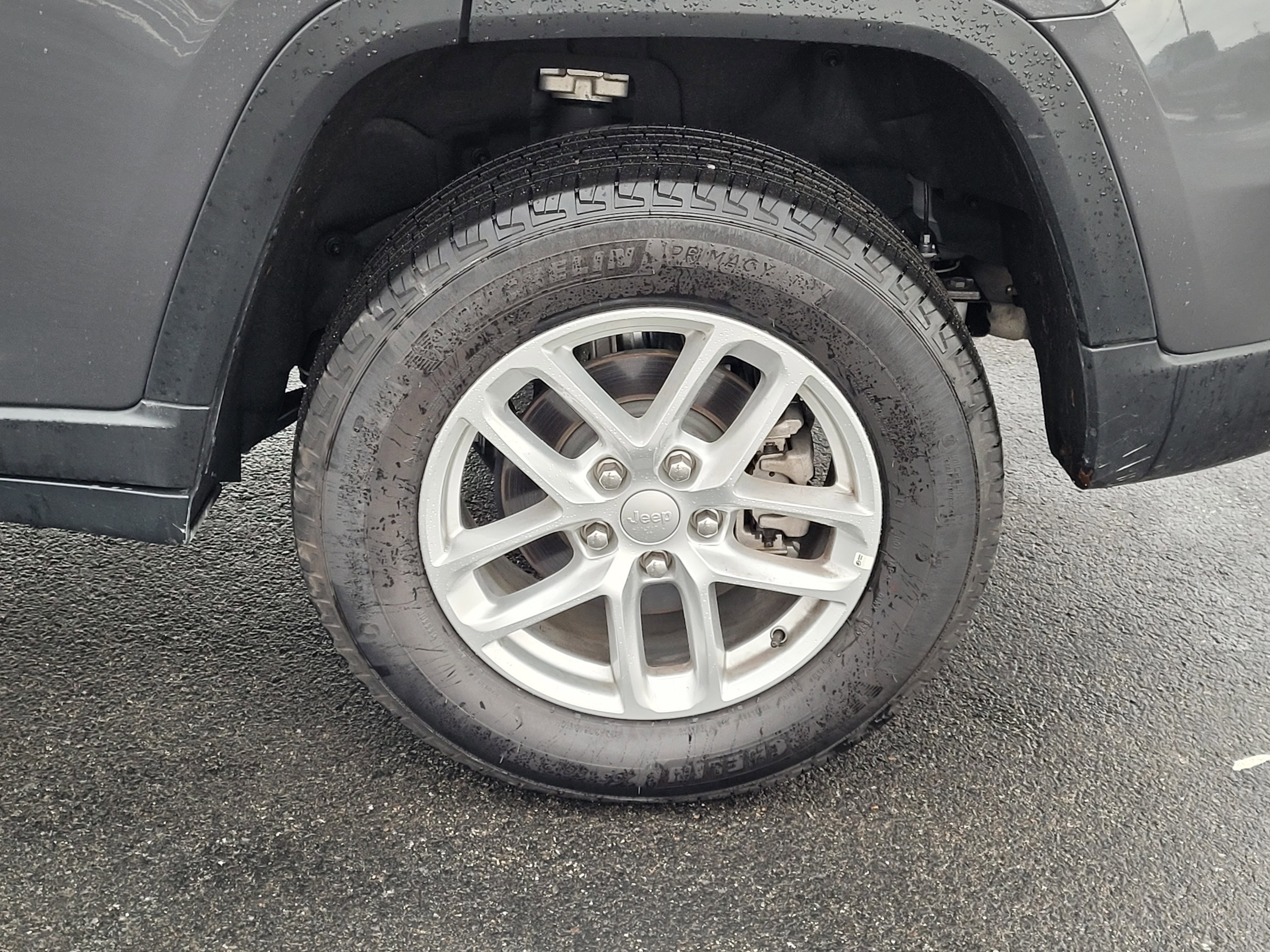 Used 2025 Jeep Grand Cherokee Laredo X image 10