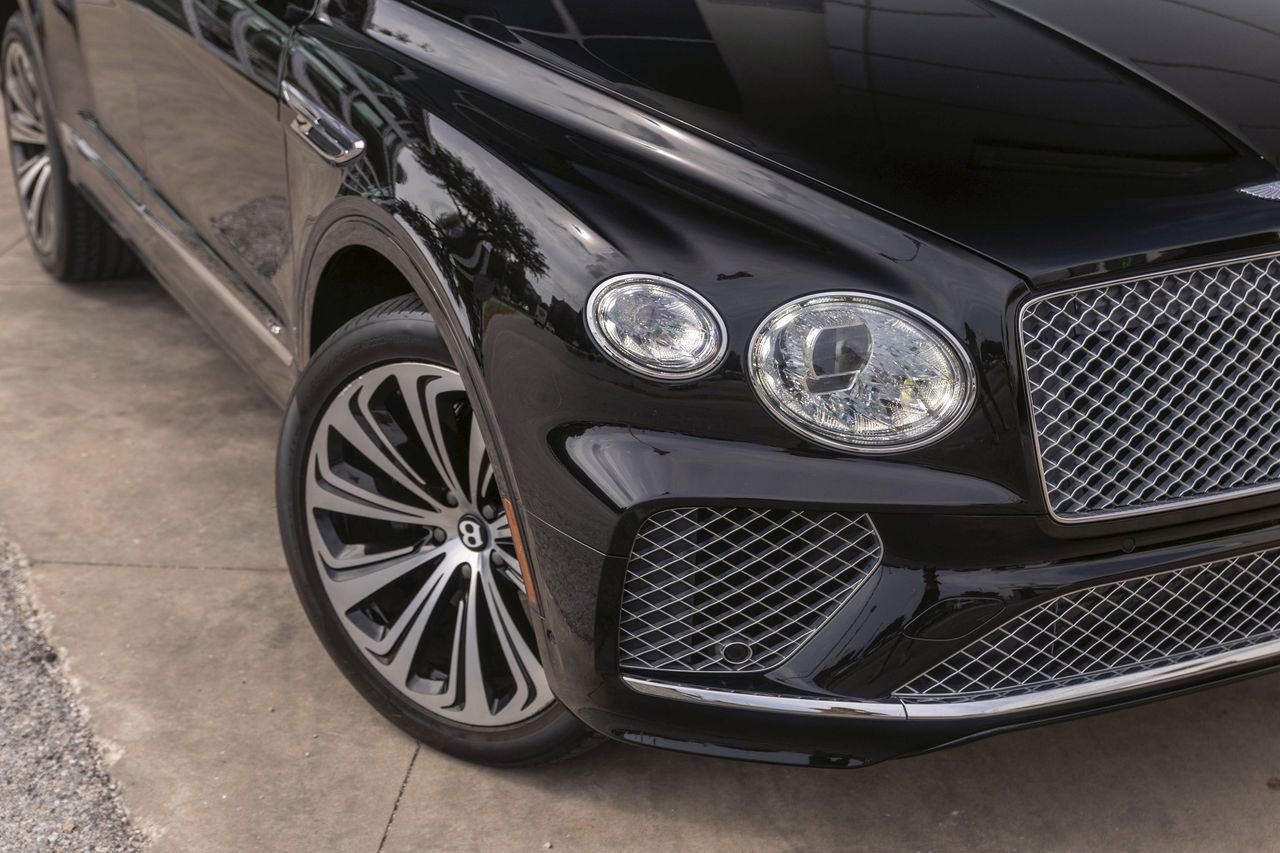 Used 2021 Bentley Bentayga AWD/4WD image 3