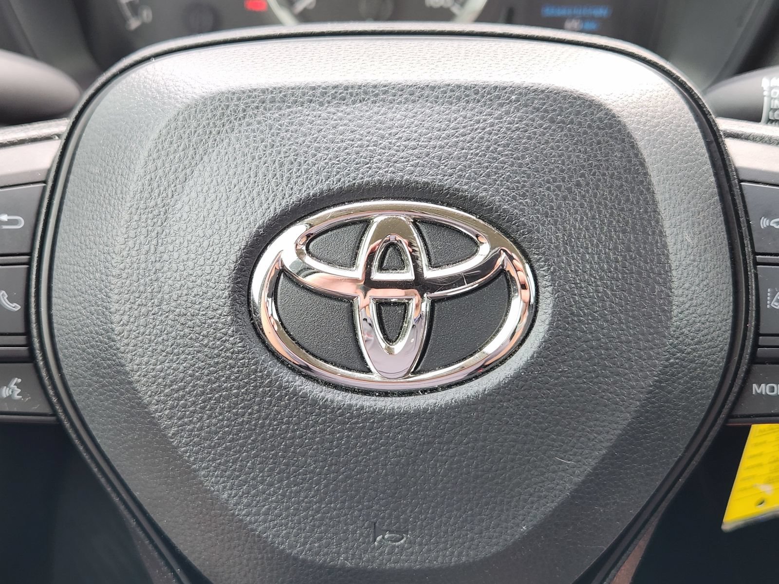 Used 2022 Toyota Corolla LE FWD image 35