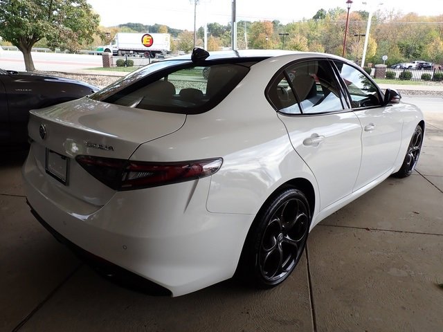 New 2025 Alfa Romeo Giulia Special Edition w/ Driving Assist Package image 7