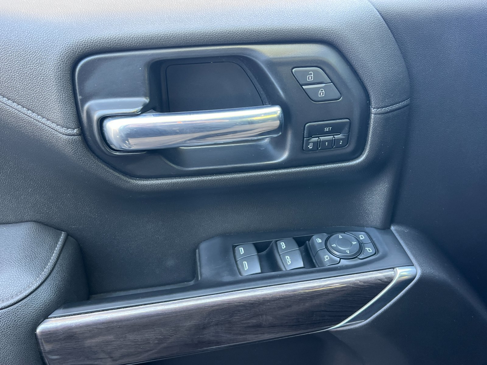 Used 2021 Chevrolet Silverado 1500 LTZ RWD image 11