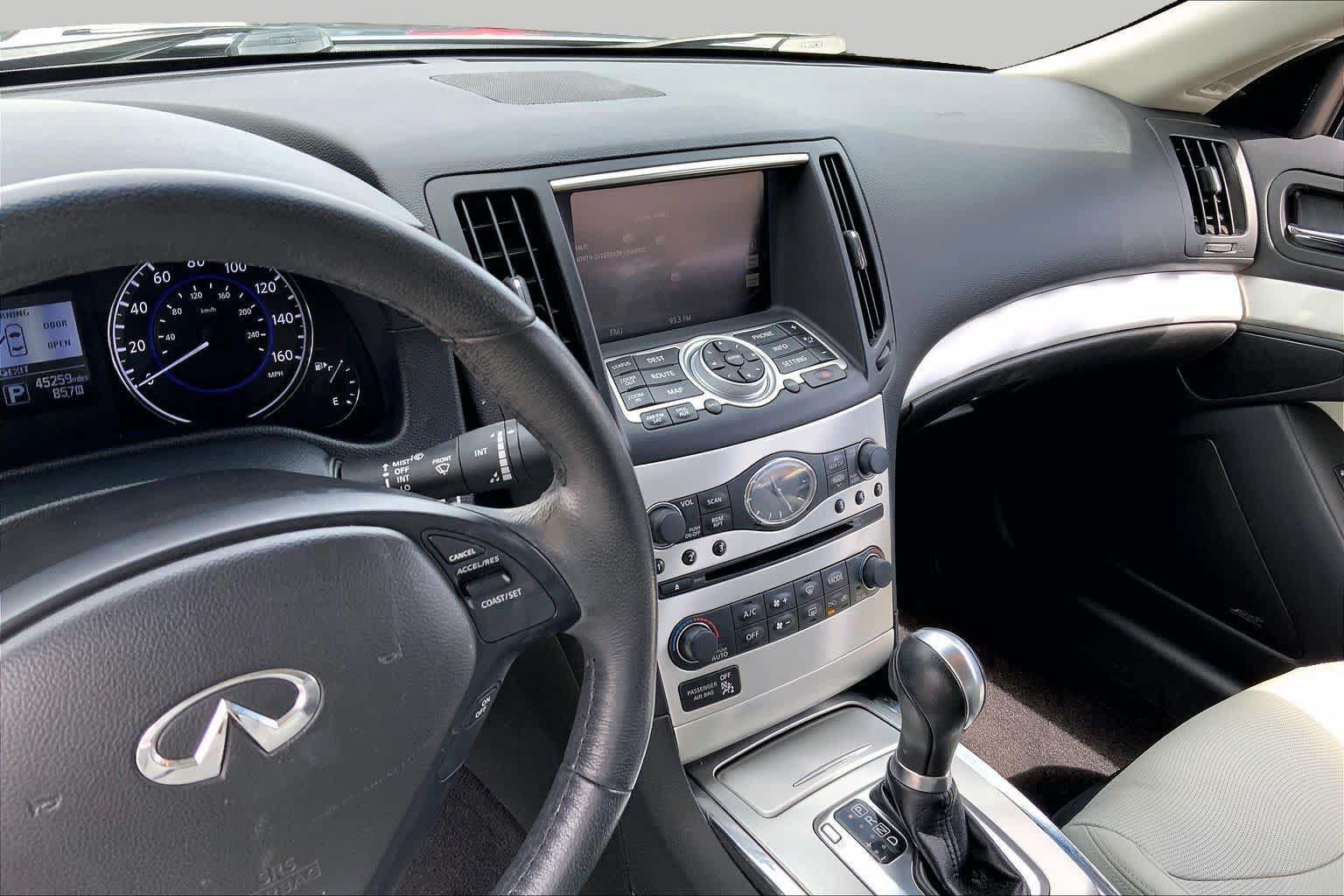 Used 2015 INFINITI Q60 Convertible w/ Premium Package RWD image 6
