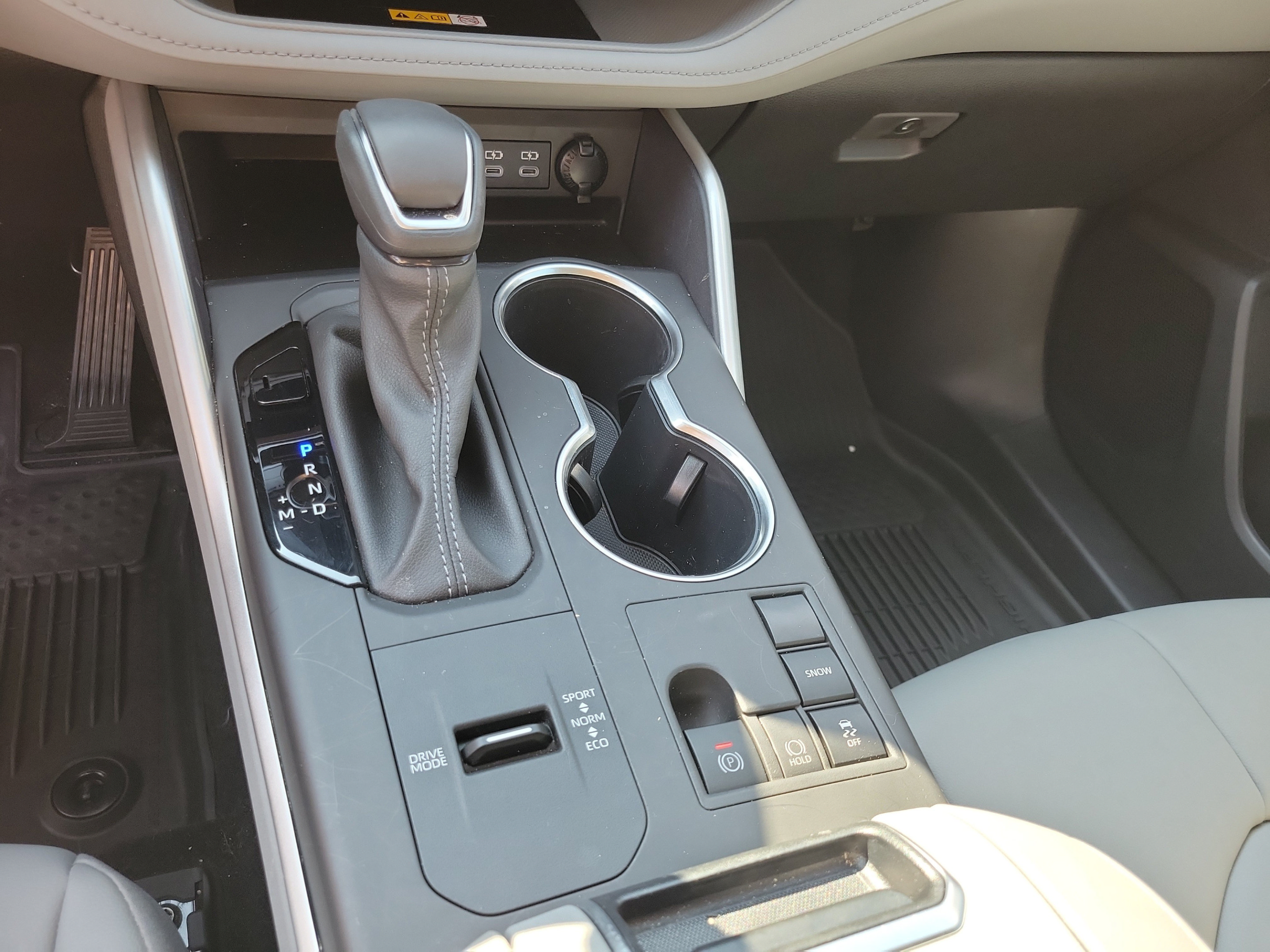 Used 2024 Toyota Highlander XLE FWD image 19