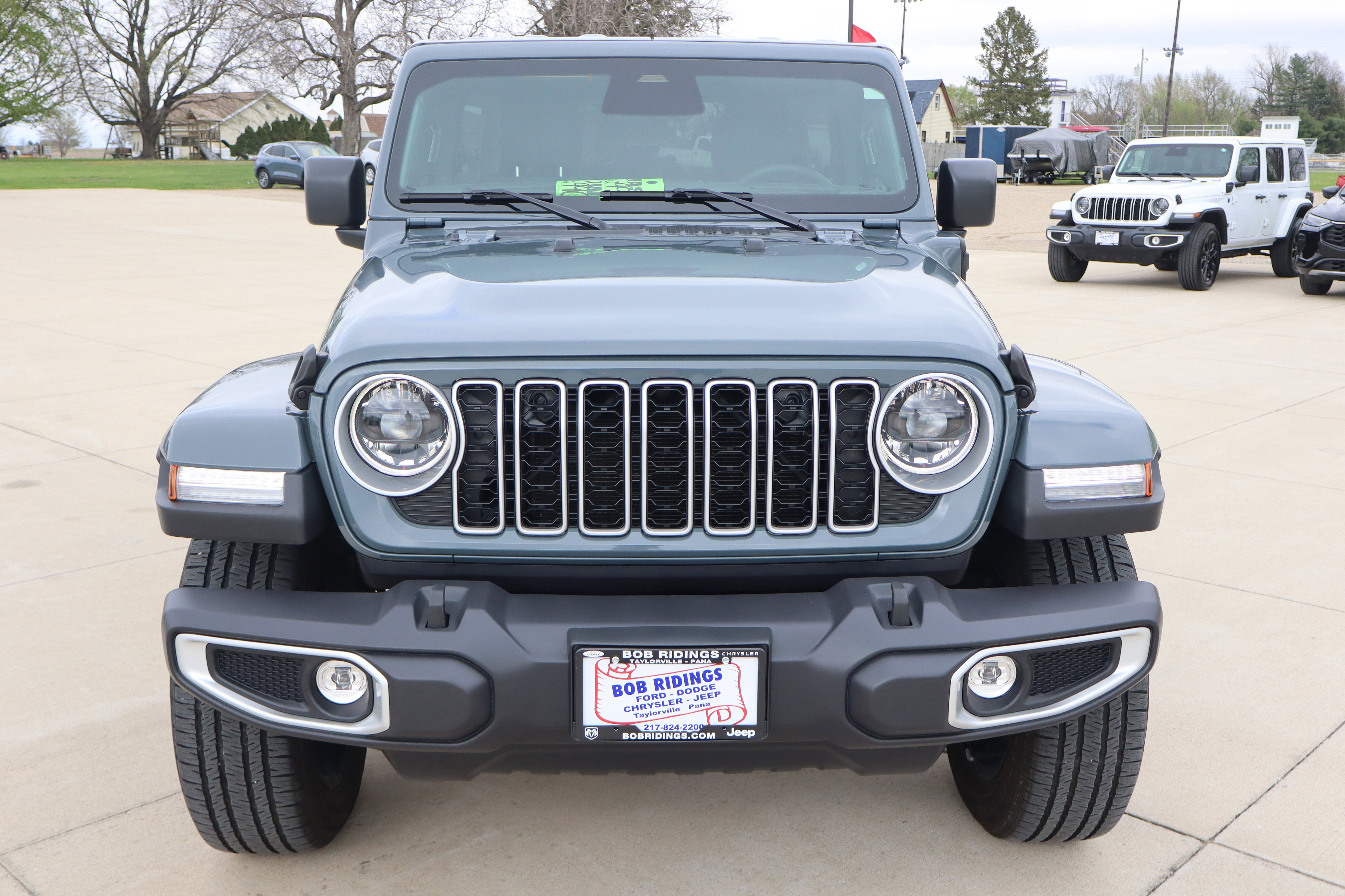 Used 2025 Jeep Wrangler Sahara image 2