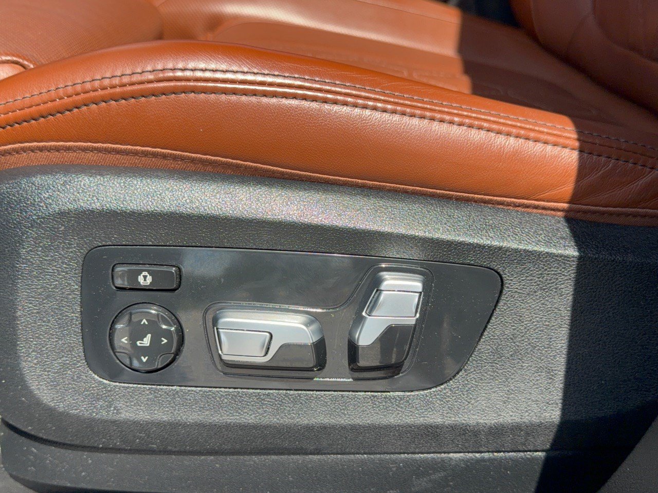 Used 2023 BMW X7 M60i w/ Executive Package AWD/4WD image 16