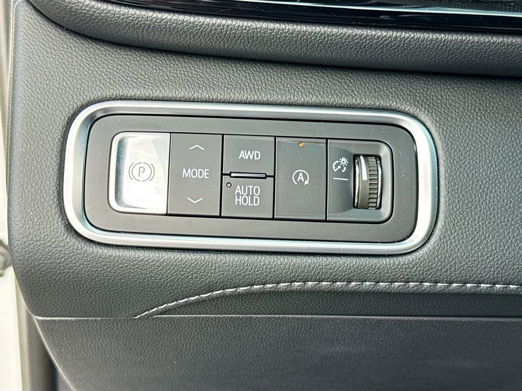 Used 2025 Buick Enclave Sport Touring image 10