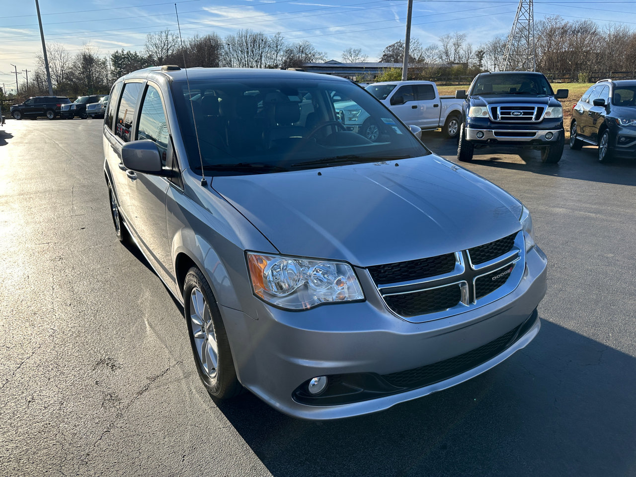 Used 2019 Dodge Grand Caravan SXT w/ Driver Convenience Group image 6