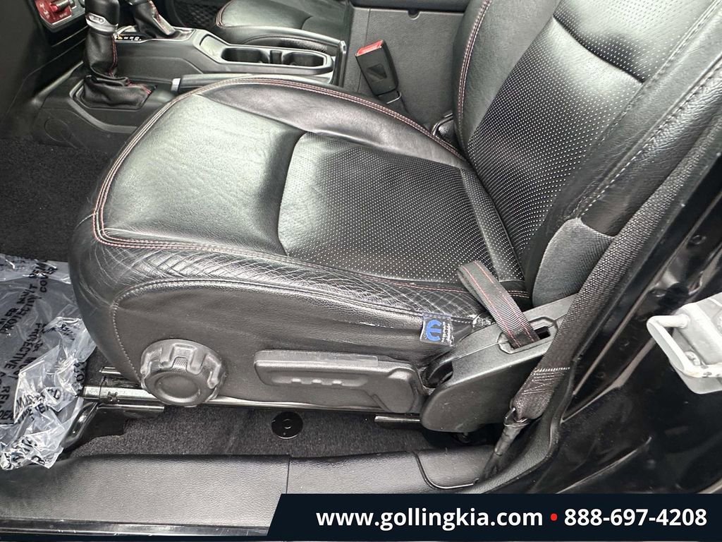 Used 2020 Jeep Wrangler Unlimited Rubicon w/ Dual Top Group image 16