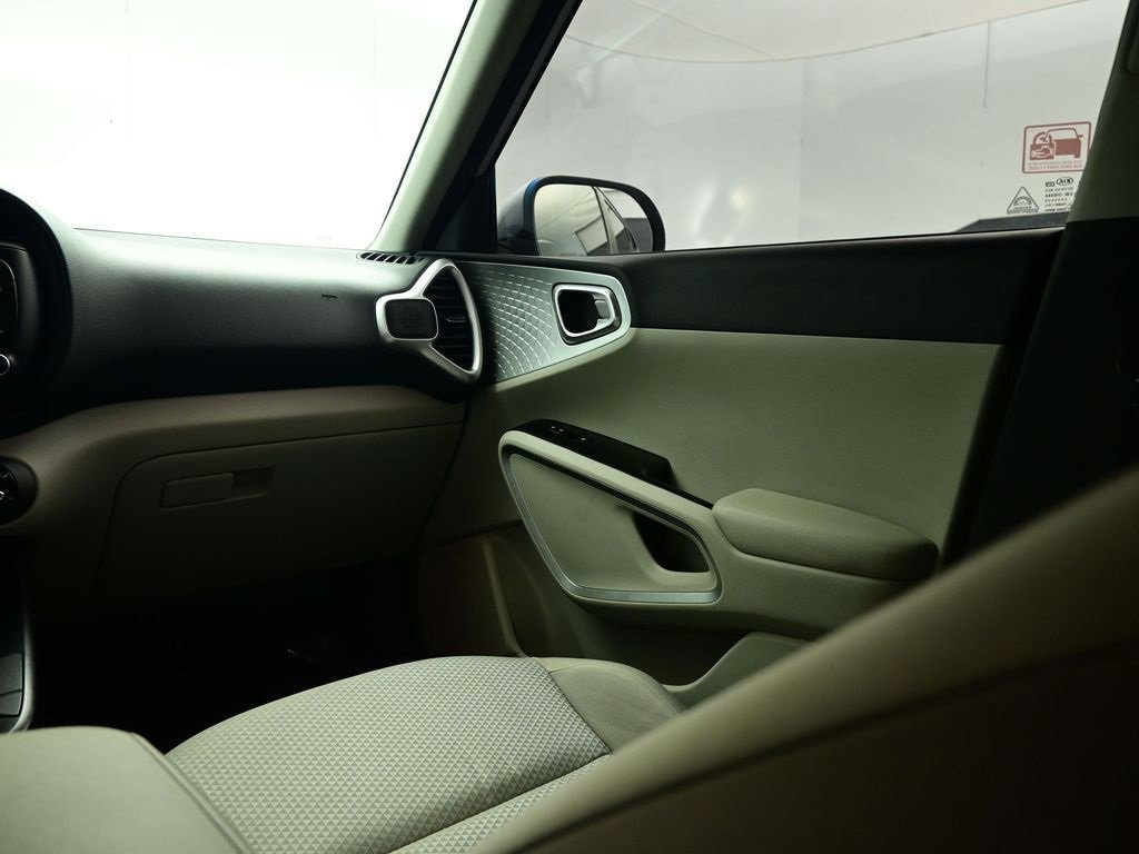 Used 2020 Kia Soul LX image 12
