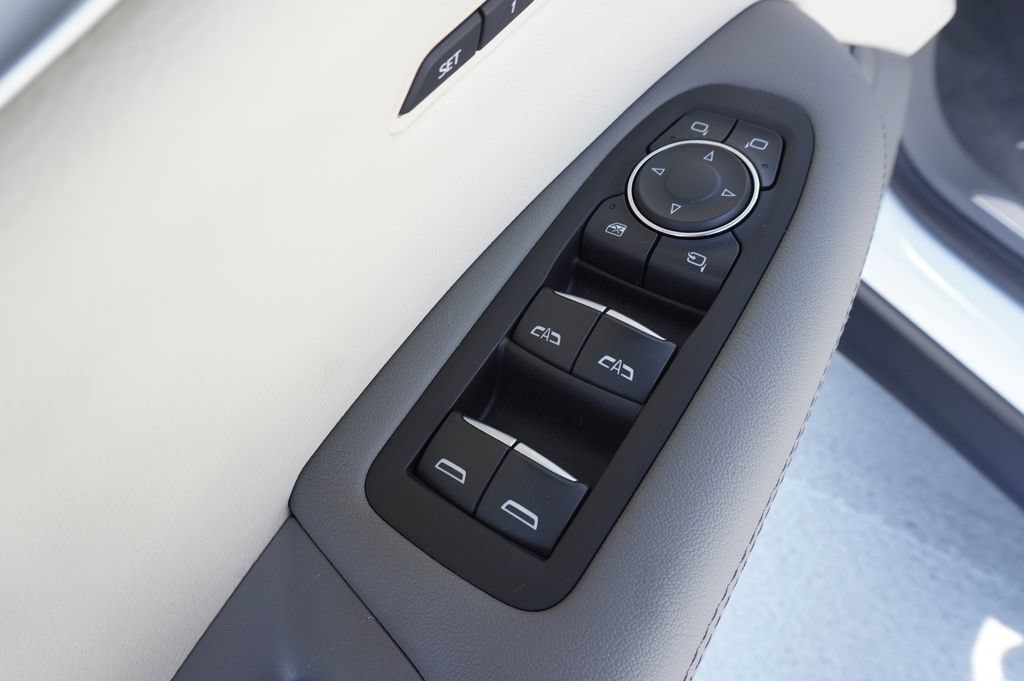 Certified 2024 Cadillac XT5 Premium Luxury w/ Technology Package FWD image 16
