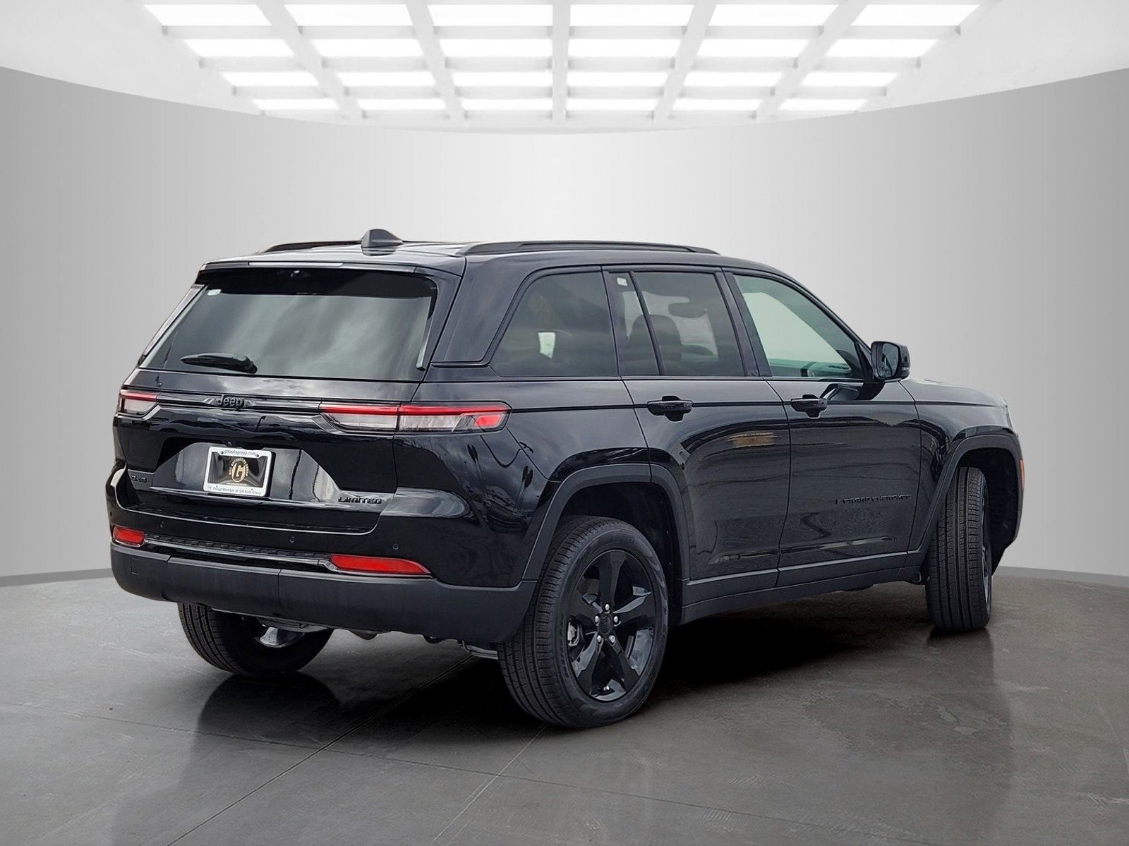 New 2025 Jeep Grand Cherokee Limited w/ Luxury Tech Group II image 4