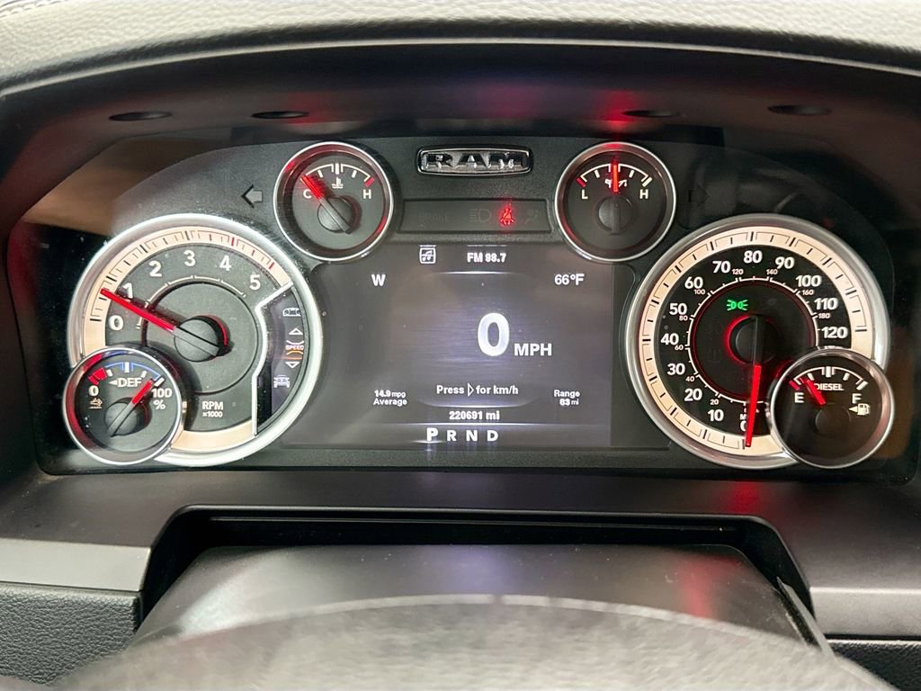 Used 2014 RAM 3500 Laramie image 33