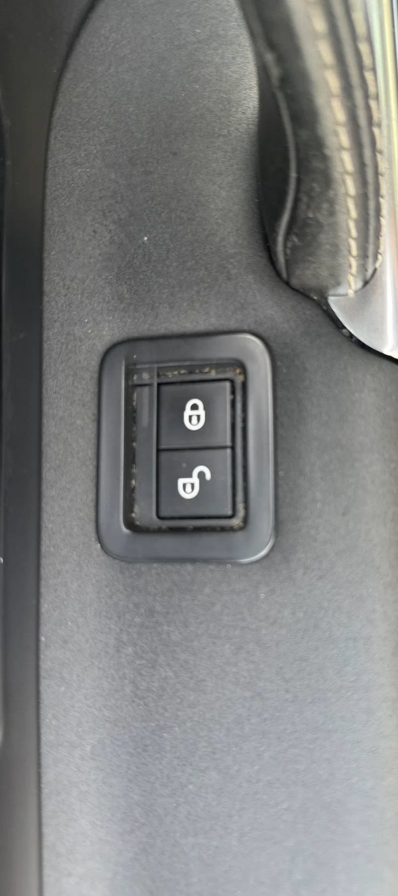 Used 2016 Land Rover Discovery Sport HSE AWD/4WD image 26