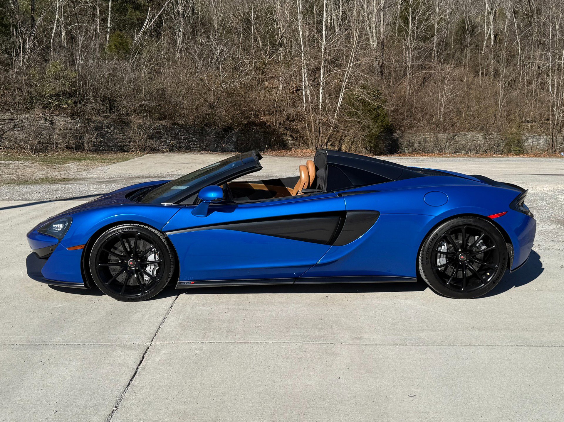 Used 2018 McLaren 570S Spider image 22