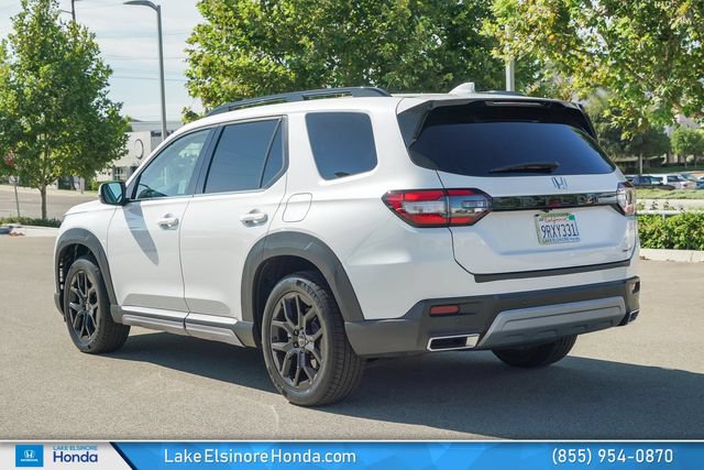 Used 2025 Honda Pilot Touring image 11