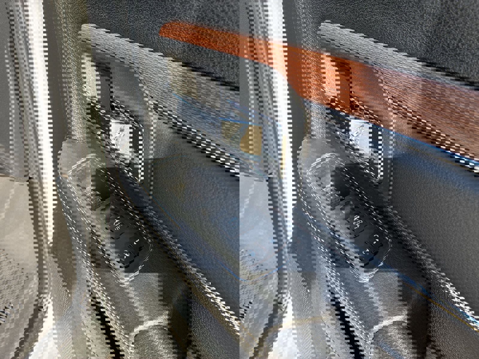 Used 2017 RAM 1500 Laramie w/ Convenience Group image 19