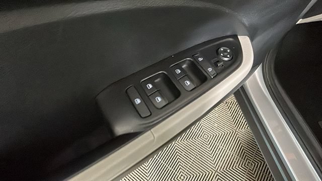 Certified 2023 Hyundai Venue SEL FWD image 10