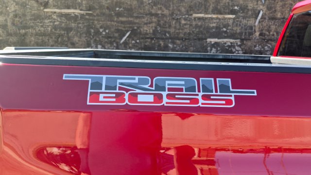 Used 2021 Chevrolet Silverado 1500 LT Trail Boss w/ Convenience Package II AWD/4WD image 9
