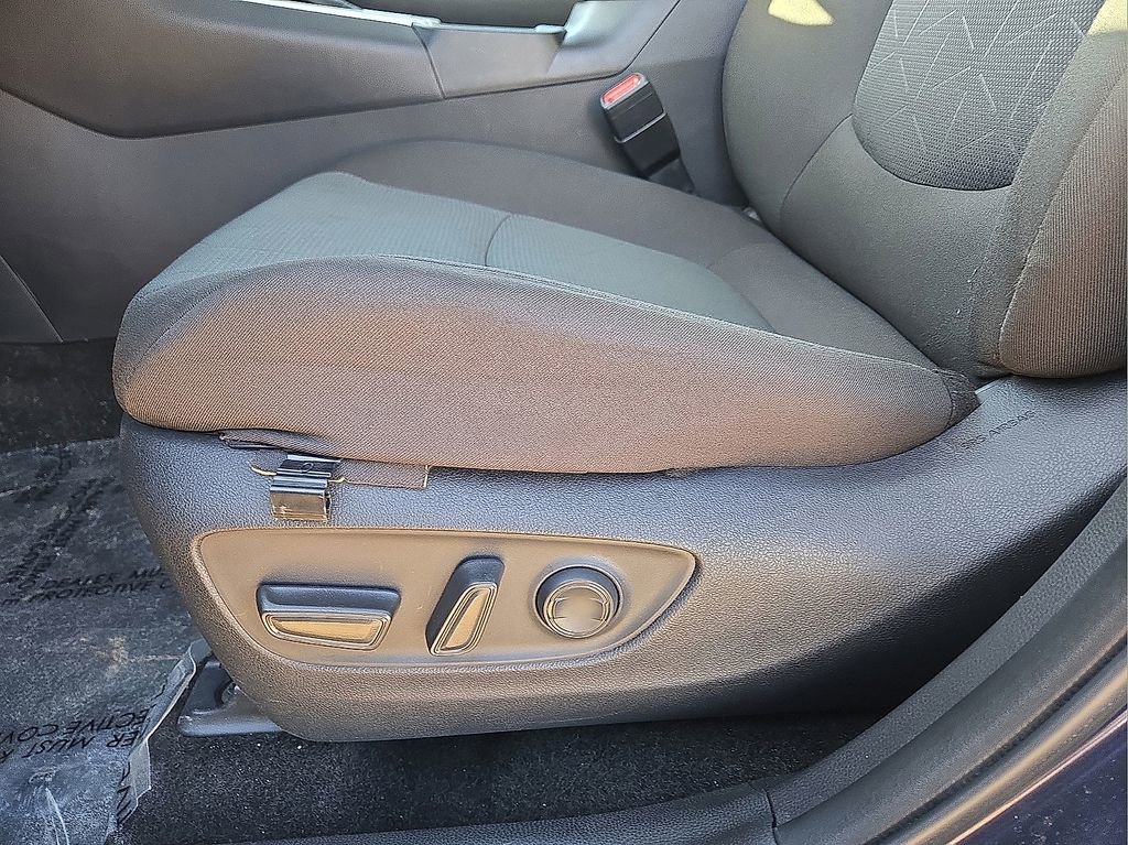 Used 2025 Toyota RAV4 XLE image 24