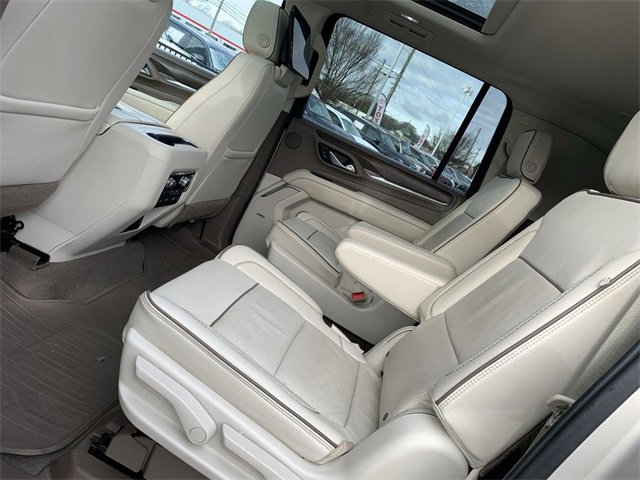 Used 2021 GMC Yukon XL Denali w/ Denali Premium Package image 10