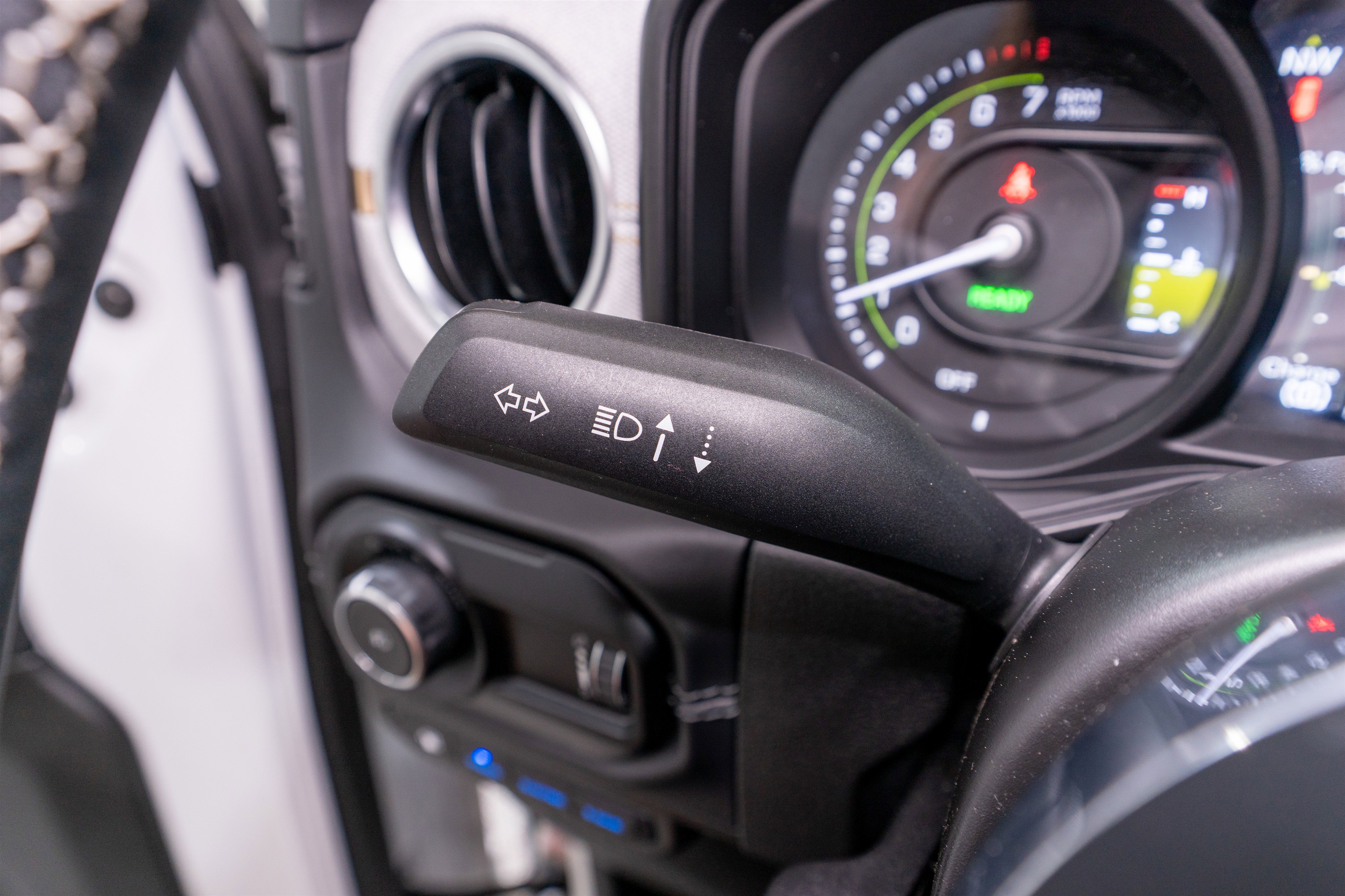 Used 2025 Jeep Wrangler Sahara w/ Safety Group image 29