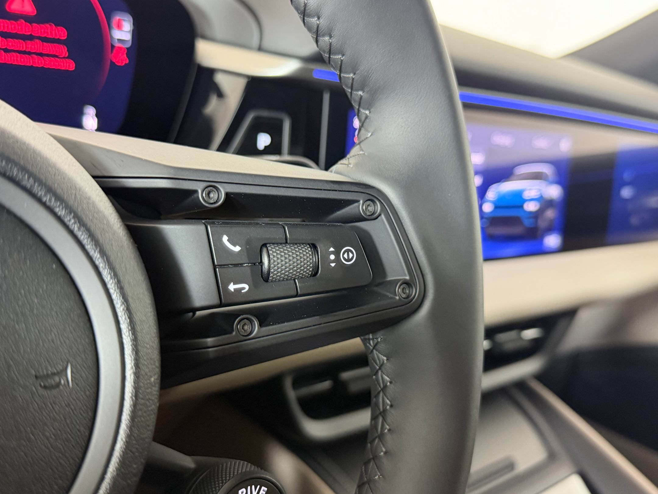 Used 2026 Porsche Macan Electric RWD image 21