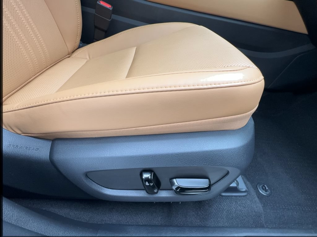 Used 2025 Lexus NX 250 FWD w/ Towing Package (2000 Lbs) image 33