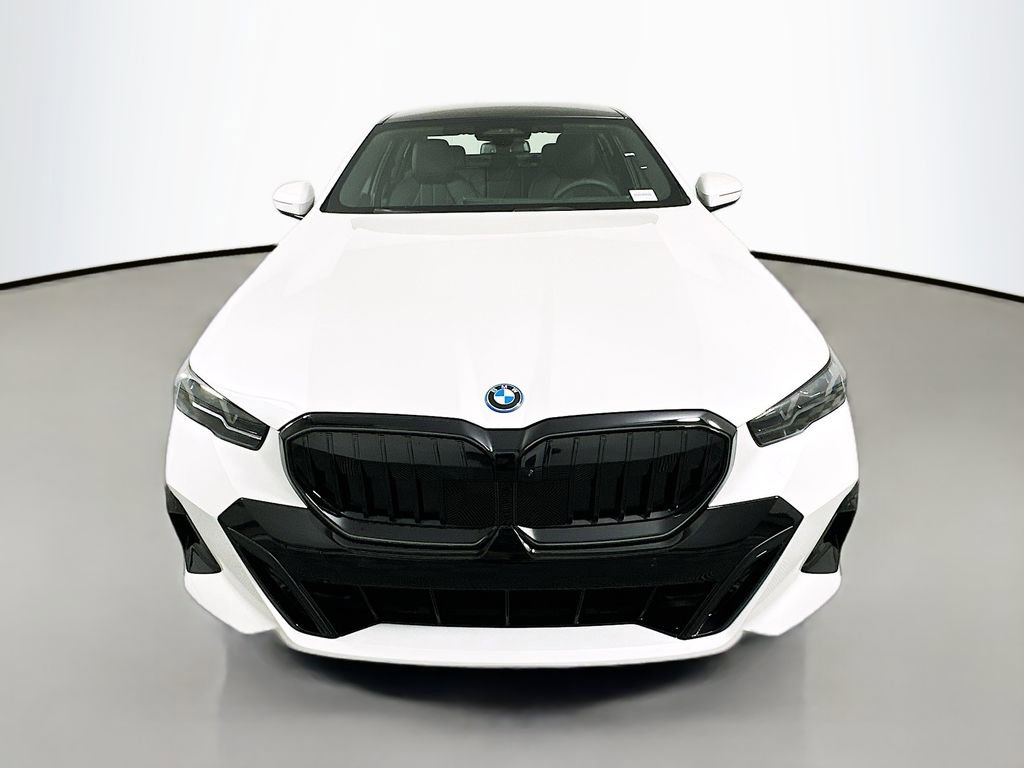 Used 2026 BMW 550e xDrive image 2