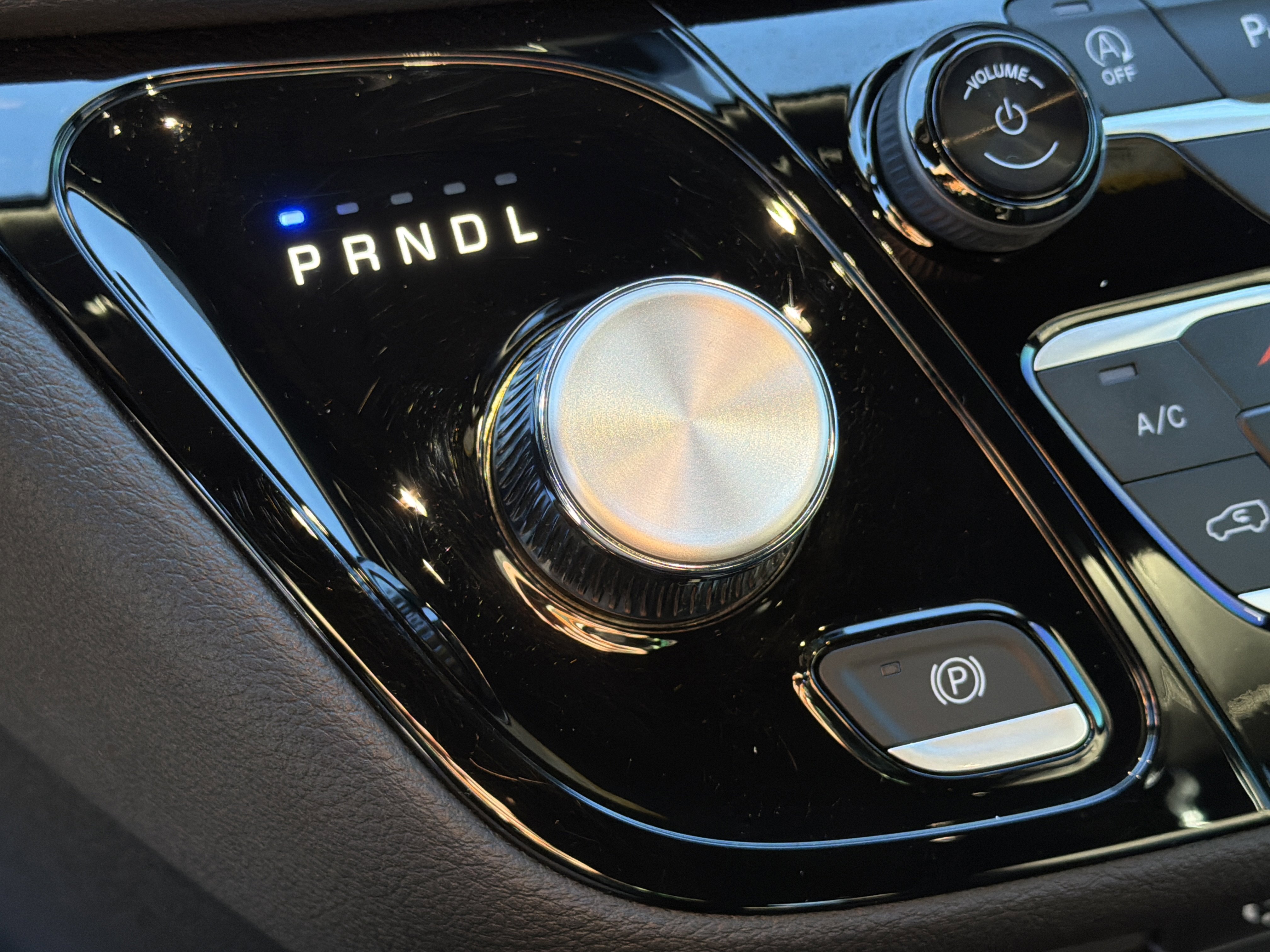 Used 2025 Chrysler Pacifica Select image 32