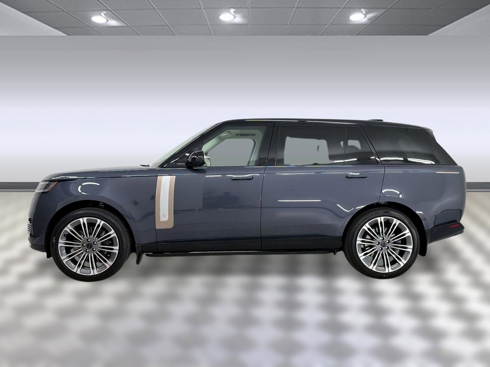 New 2026 Land Rover Range Rover SV image 2