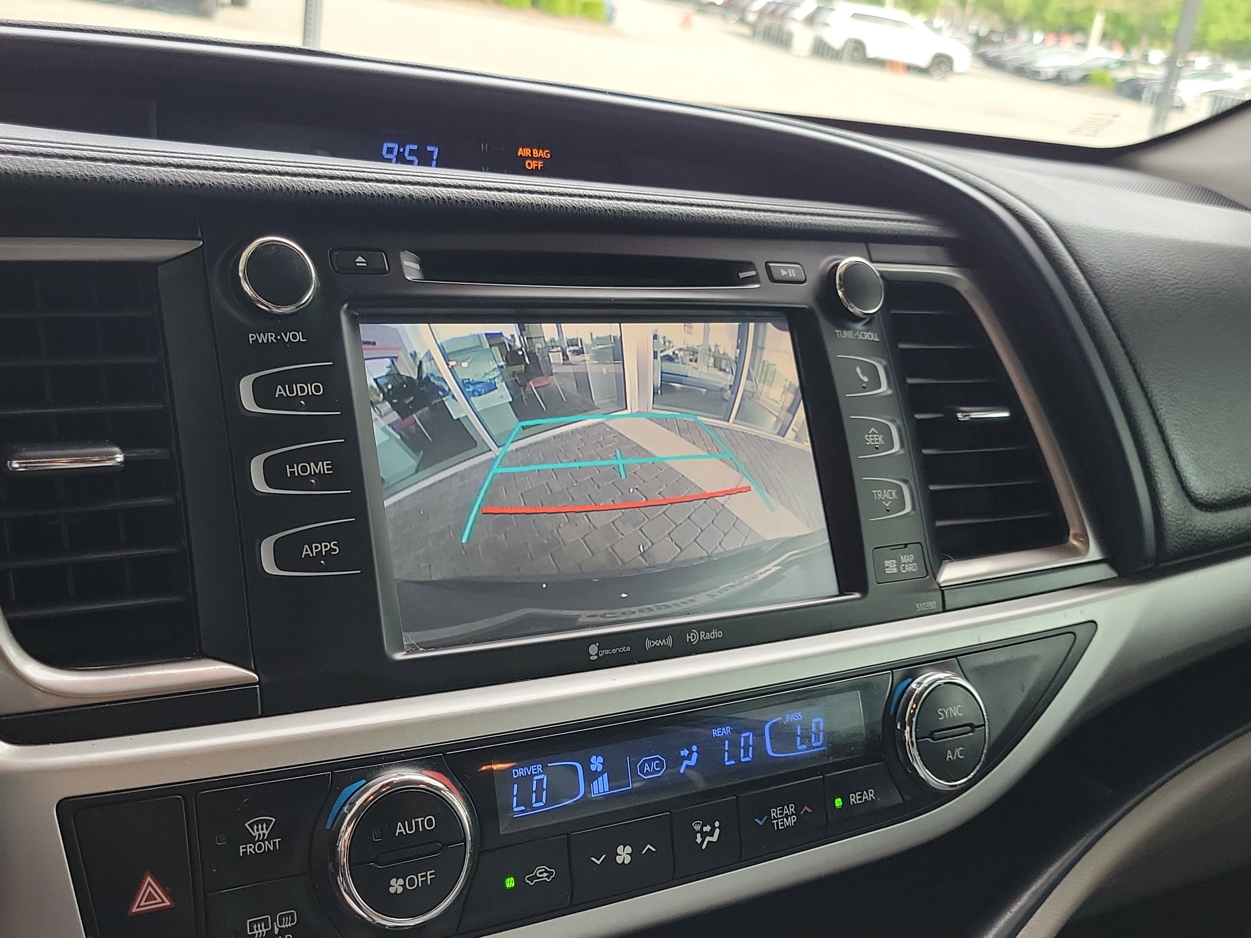 Used 2019 Toyota Highlander XLE image 22