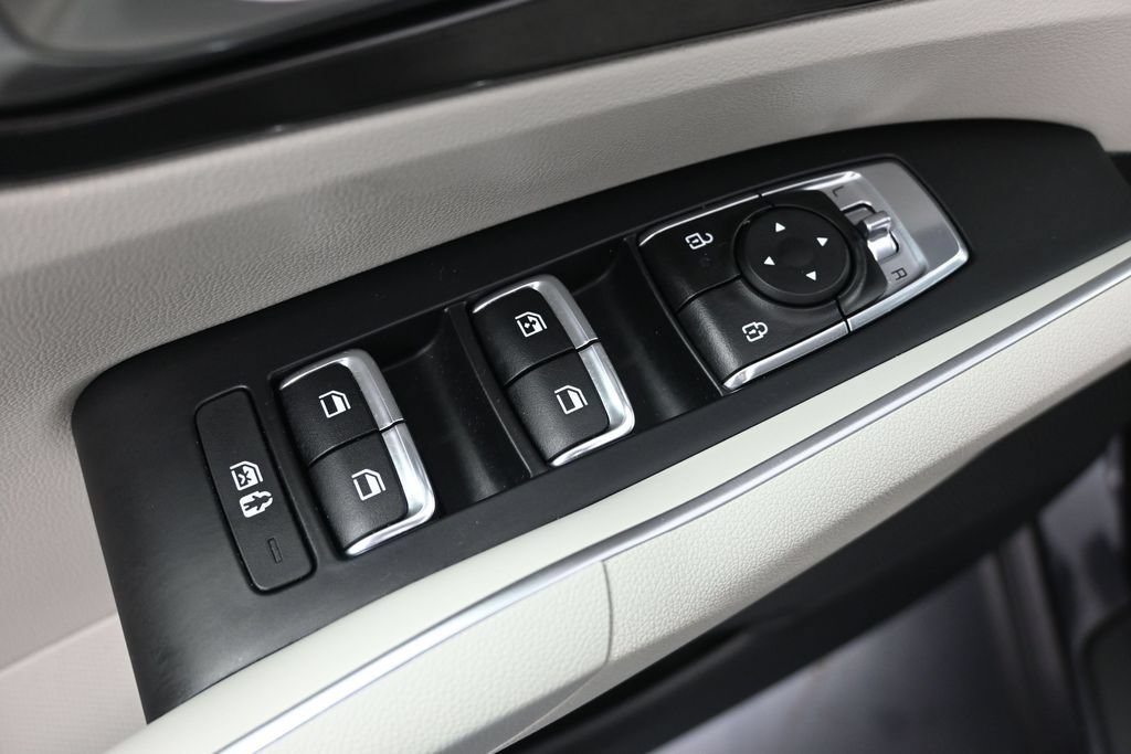 Certified 2025 Kia Sorento S w/ Panoramic Sunroof Package FWD image 11