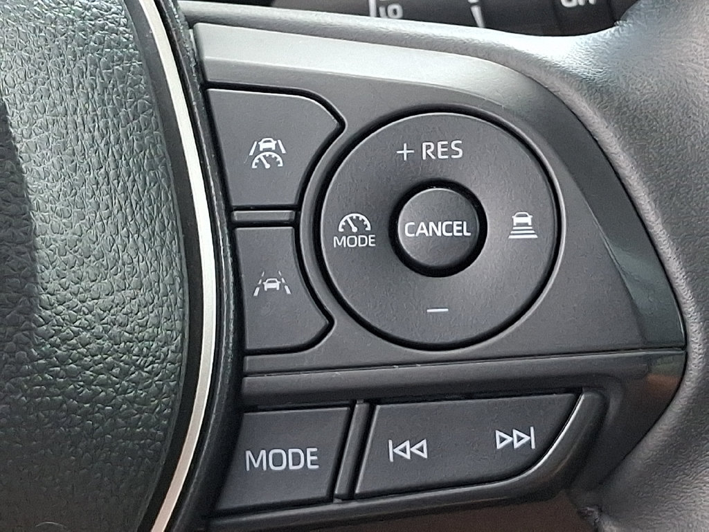 Used 2025 Toyota Corolla Cross XLE w/ Convenience Package AWD/4WD image 21