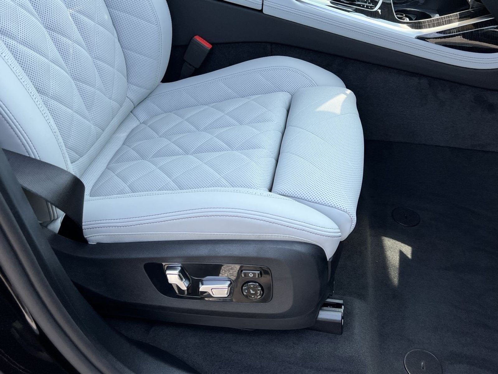 New 2027 BMW X7 xDrive40i w/ M Sport Package AWD/4WD image 27