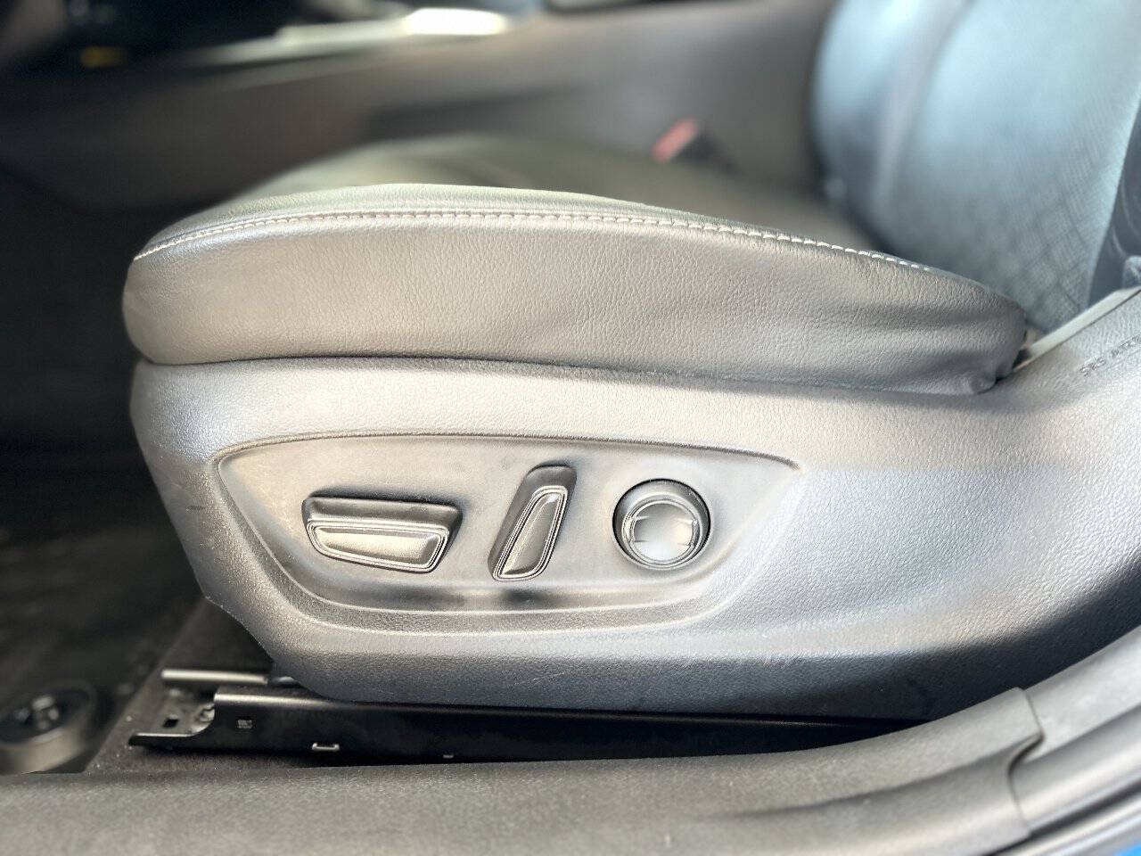 Used 2019 Toyota Camry XSE w/ Navigation Package FWD image 42