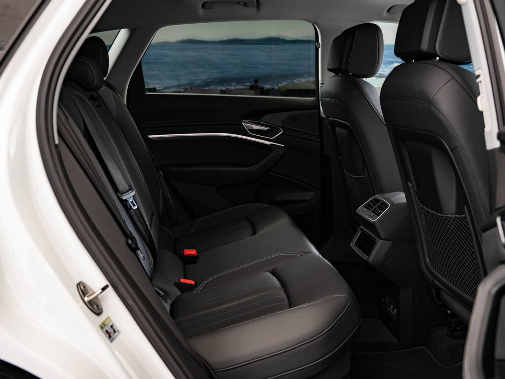 Used 2021 Audi e-tron Premium w/ Convenience Plus Package AWD/4WD image 43