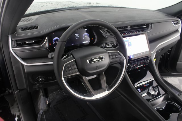 New 2025 Jeep Grand Cherokee Limited w/ Luxury Tech Group II image 10