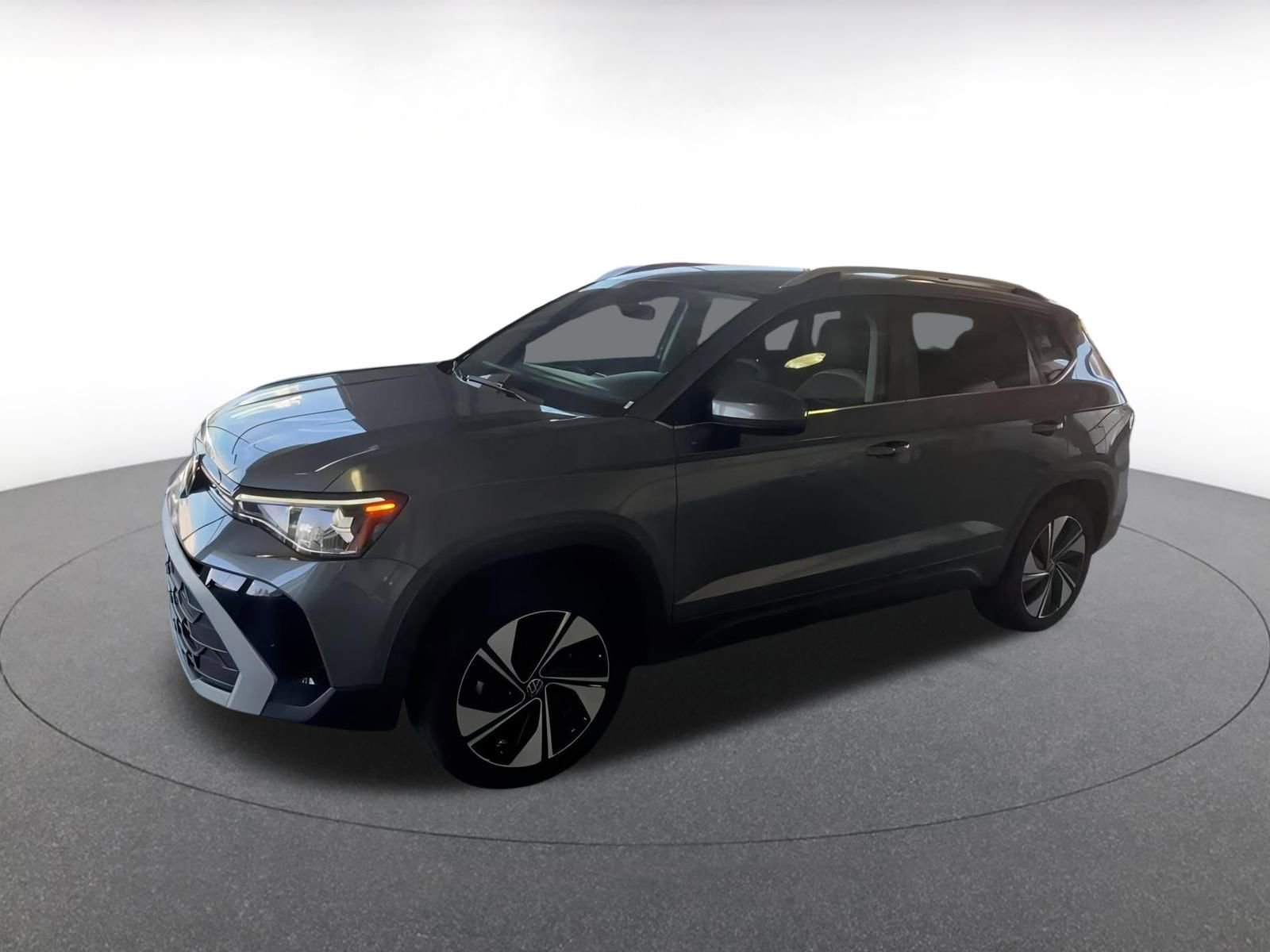 Used 2025 Volkswagen Taos SE image 8