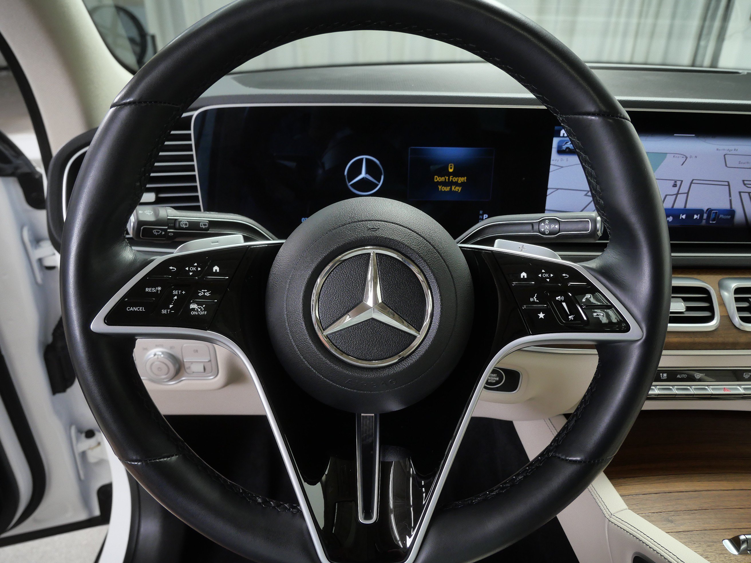 Certified 2025 Mercedes-Benz GLE 450e 4MATIC w/ Driver Assistance Package image 22