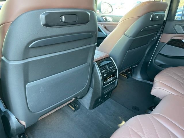 Used 2026 BMW X7 xDrive40i w/ Premium Package image 8