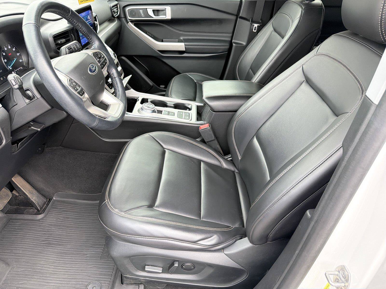 Used 2023 Ford Explorer XLT w/ Equipment Group 202A RWD image 8